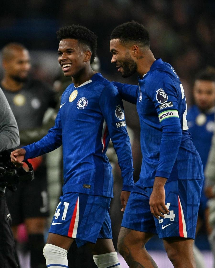Estev&atilde;o marca pela 1&ordf; vez pelo Chelsea e d&aacute; a vit&oacute;ria sobre o Liverpool