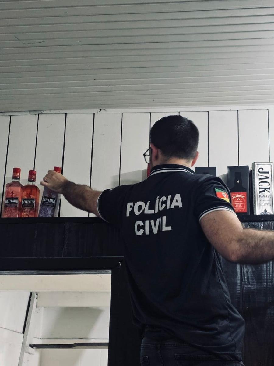 Policiais civis j&aacute; apreenderam 135 garrafas de bebidas de proced&ecirc;ncia duvidosa