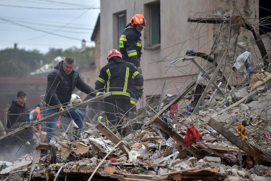 A Ucr&acirc;nia declarou alerta nacional pelos bombardeios neste domingo, 5
