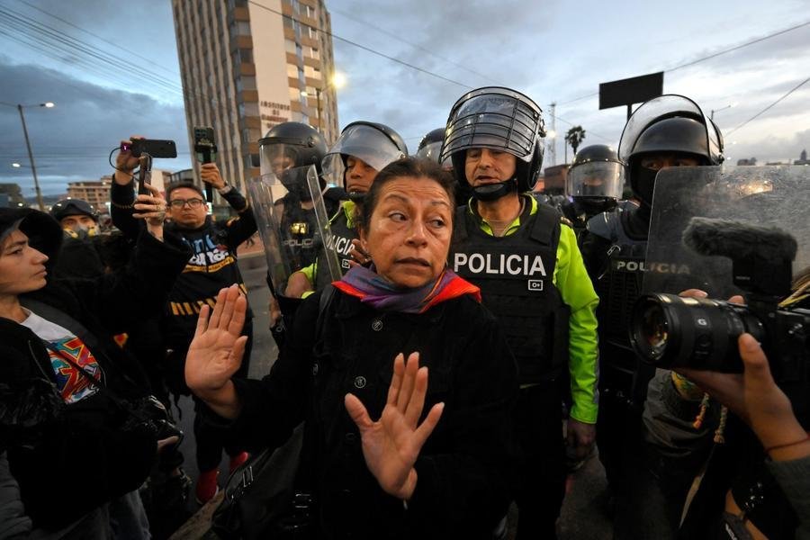 Com esta medida, que vai vigorar por 60 dias, o presidente determinou a mobiliza&ccedil;&atilde;o da for&ccedil;a p&uacute;blica