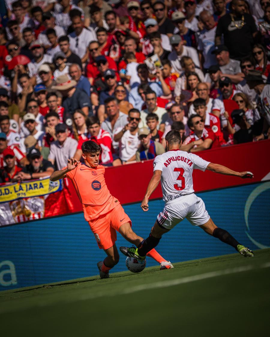 Sem seu astro Lamine Yamal, novamente lesionado, o Barcelona sofreu uma goleada na visita ao Sevilla, por 4 a 1, neste domingo (5)
