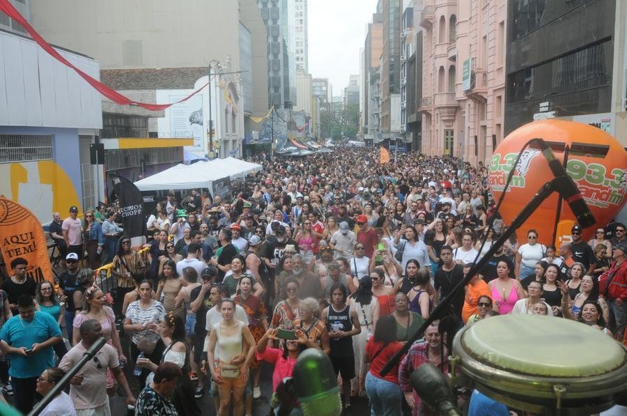 Centenas de pessoas passaram pela 1&ordf; Oktoberfest de Porto Alegre, que pela primeira vez &eacute; organizada pela prefeitura da Capital com o apoio do governo do Estado