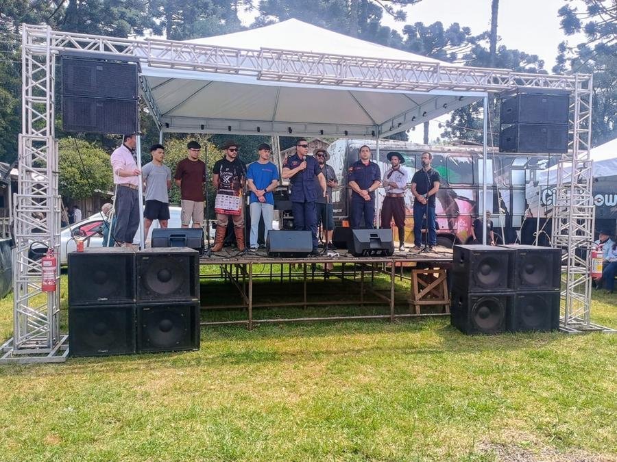 Sargento Xavier faz pronunciamento em homenagem a jovens de Vacaria