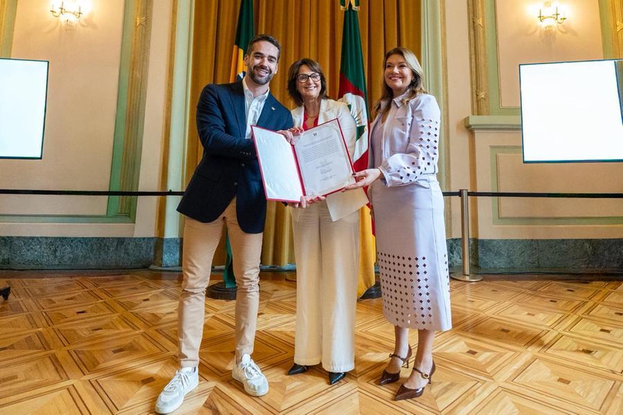 F&aacute;bia Richter e Viviane Viegas foram empossadas pelo governador Eduado Leite