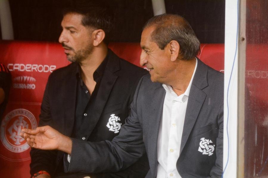 Emiliano e Ram&oacute;n D&iacute;az mudaram o esquema do Inter, mas principalmente recuperaram a autoestima do grupo