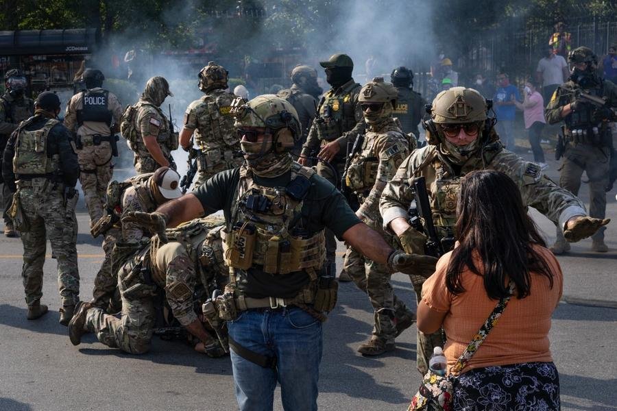 Trump autorizou o envio de 300 soldados para conter protestos contra a pol&iacute;tica imigrat&oacute;ria do seu governo