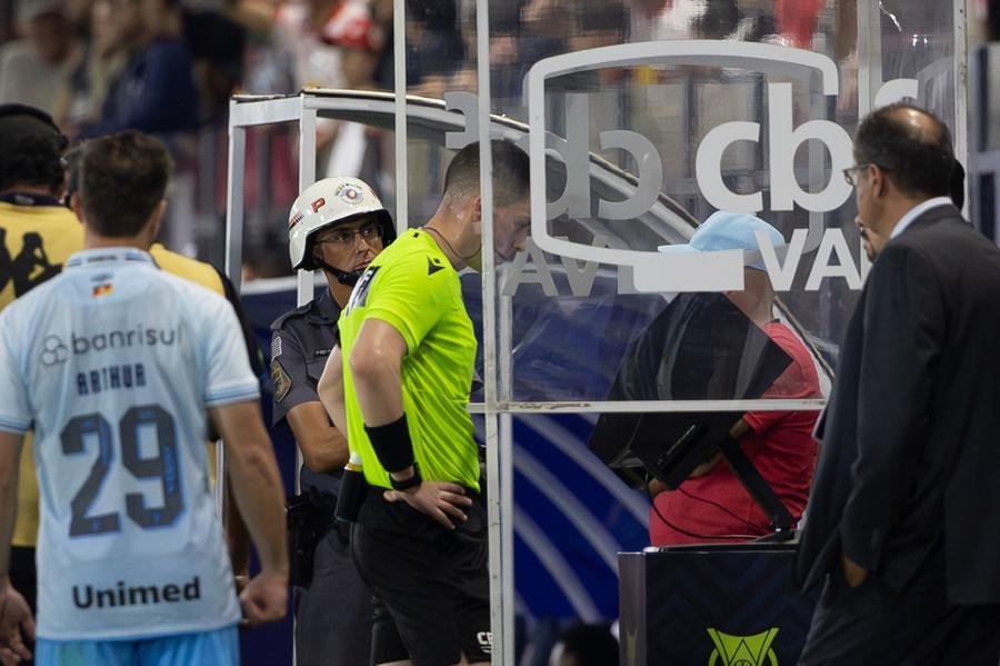 Tricolor busca respostas junto &agrave; CBF ap&oacute;s a&ccedil;&atilde;o do VAR