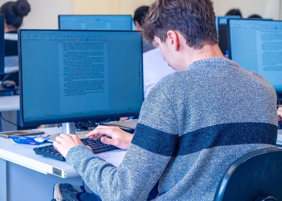 Finalistas escreveram ensaios filos&oacute;ficos em quatro horas, com temas sorteados na hora da prova