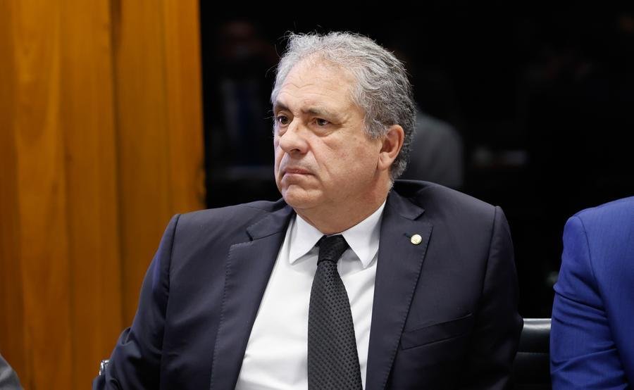 Relator Carlos Zarattini (PT-SP) prop&otilde;e uma redu&ccedil;&atilde;o significativa na arrecada&ccedil;&atilde;o prevista para 2026