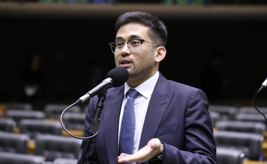 Kim Kataguiri disse que a dissuas&atilde;o nuclear n&atilde;o pode ser confundida com o uso b&eacute;lico da for&ccedil;a