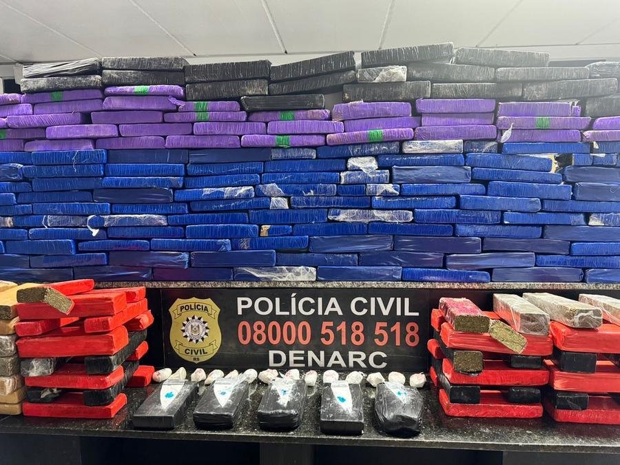 Um s&iacute;tio utilizado como dep&oacute;sito de entorpecentes foi localizado pela Pol&iacute;cia Civil, onde foram apreendidos mais de 100kg de maconha, 6kg coca&iacute;na, al&eacute;m de muni&ccedil;&otilde;es