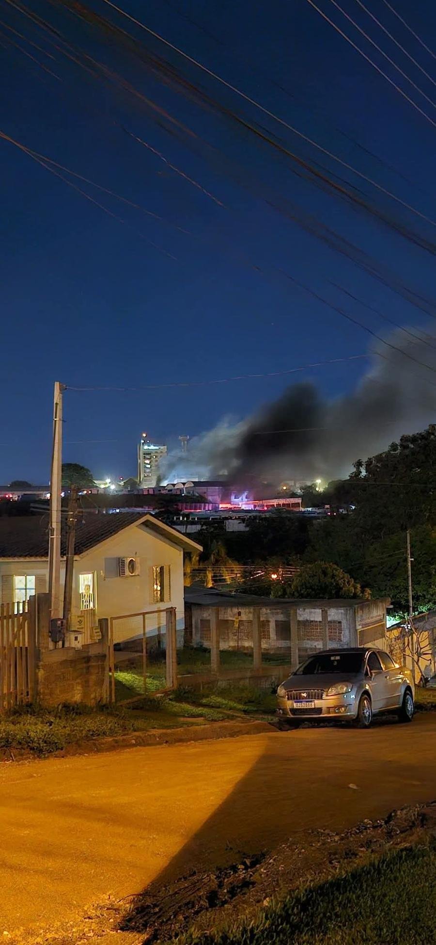 Inc&ecirc;ndio de grandes propor&ccedil;&otilde;es deixa 20 feridos e ve&iacute;culos destru&iacute;dos em Viam&atilde;o