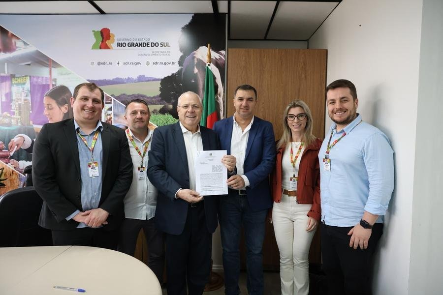 Conv&ecirc;nios assinados se destinam a a&ccedil;&otilde;es de desenvolvimento de agroind&uacute;strias e &agrave; melhoria da infraestrutura rural