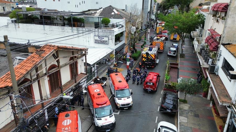 Desabamento em restaurante deixa pessoas soterradas