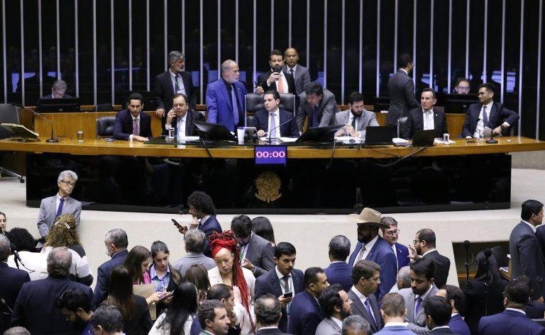 Foram 251 votos contra 193 na C&acirc;mara, derrotando projeto do governo