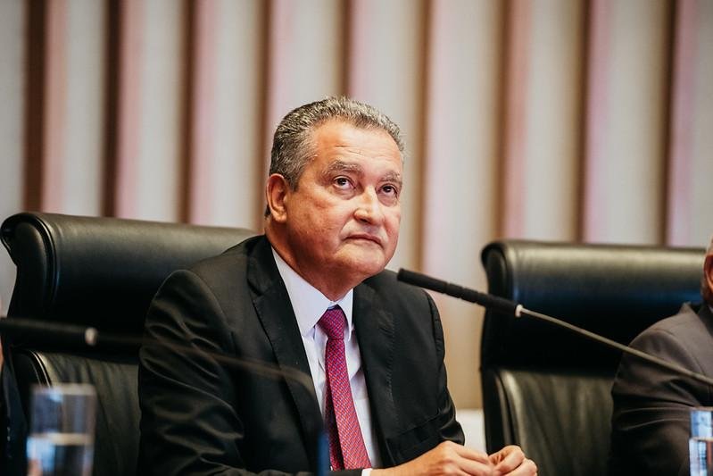 Inqu&eacute;rito envolve assinatura de contrato de R$ 48 milh&otilde;es, pelo ent&atilde;o governador da Bahia Rui Costa, para compra de respiradores pulmonares durante a pandemia da Covid-19