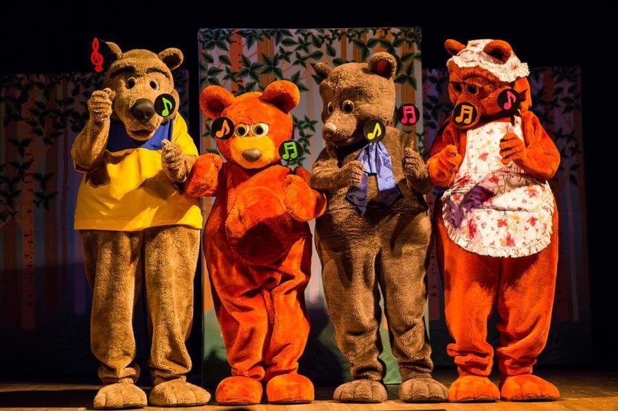 &ldquo;O urso com m&uacute;sica na barriga&rdquo;, pe&ccedil;a assinada pela Cia Atimonautas, adapta o livro hom&ocirc;nimo do romancista ga&uacute;cho para o teatro de bonecos