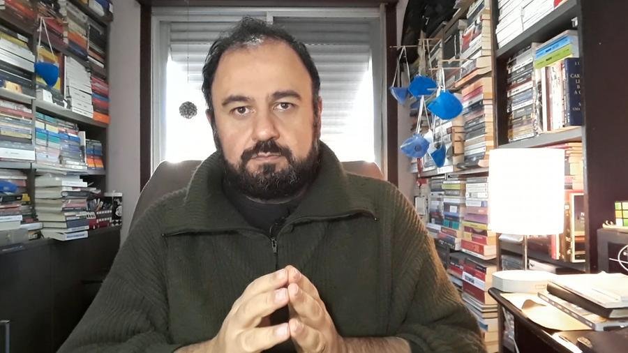 Jornalista, escritor e cr&iacute;tico liter&aacute;rio Carlos Andr&eacute; Moreira lan&ccedil;a neste  s&aacute;bado, 16h, a segunda edi&ccedil;&atilde;o de seu romance de forma&ccedil;&atilde;o &ldquo;Tudo o que Fizemos&rdquo;, na Livraria Paralelo 30
