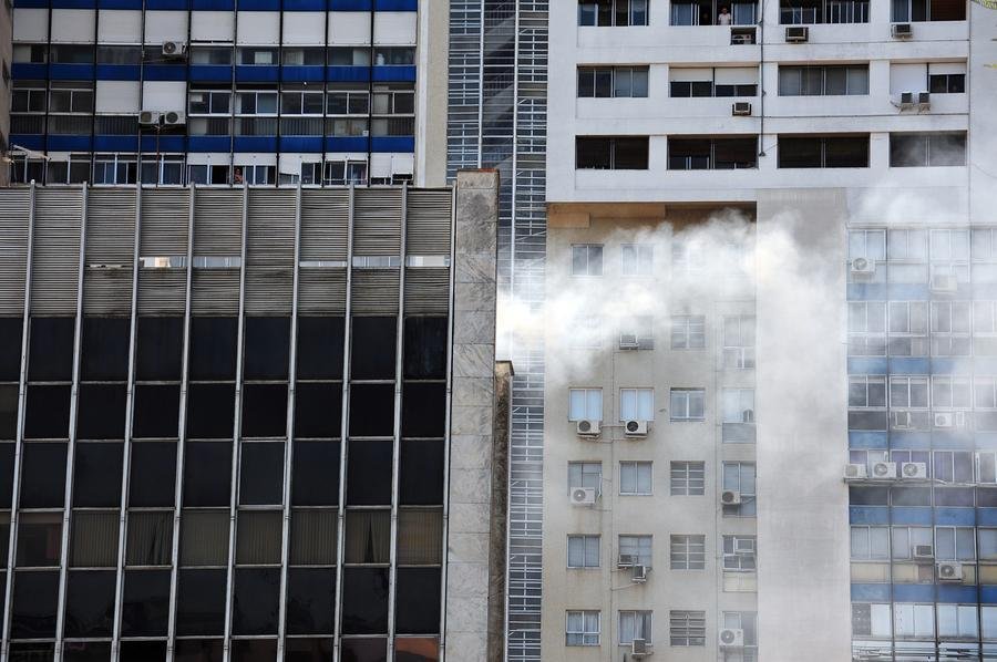 O inc&ecirc;ndio&nbsp;n&atilde;o afetou as demais unidades do edif&iacute;cio, e o fogo foi controlado rapidamente