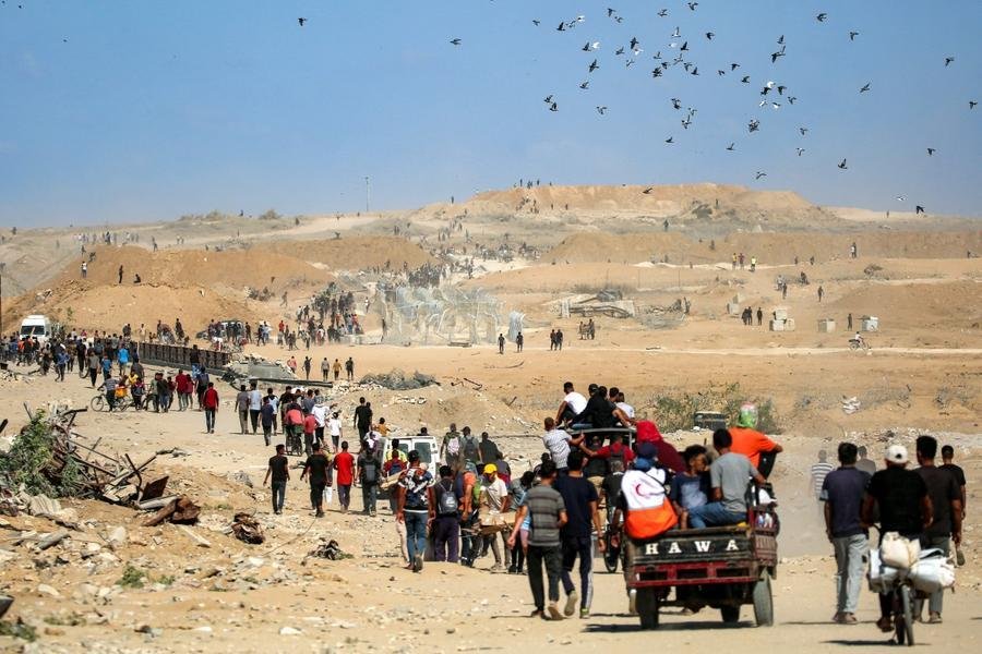 Palestinos buscam retornar a &aacute;res urbanas de Gaza