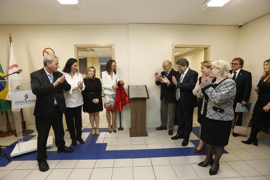 Descerramento da placa do Cejusc de Bento Gon&ccedil;alves