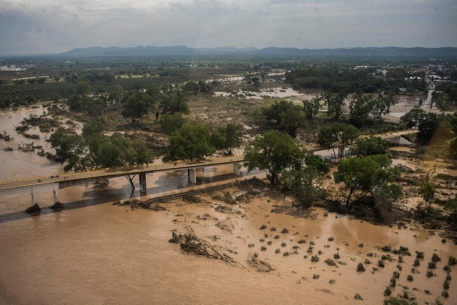 Rio Cazones transbordou ap&oacute;s fortes chuvas em Poza Rica, estado de Veracruz