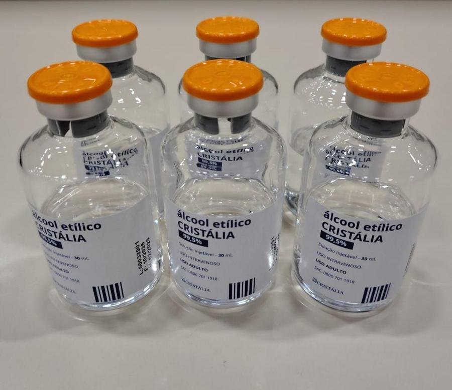 O Laborat&oacute;rio Crist&aacute;lia ir&aacute; produzir 12 mil ampolas com o &aacute;lcool et&iacute;lico farmac&ecirc;utico para doar para o Minist&eacute;rio da Sa&uacute;de combater os efeitos do Metanol no pa&iacute;s