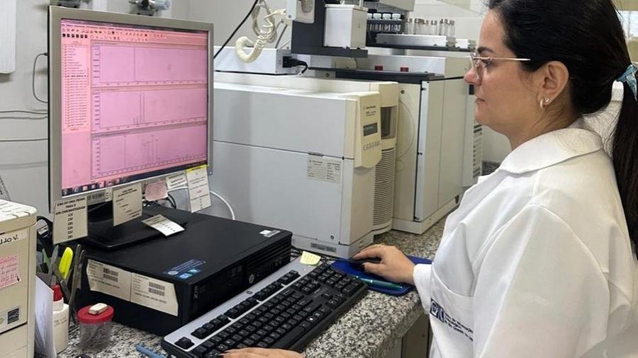 A SES, por meio do CTI, come&ccedil;ou a realizar exames de detec&ccedil;&atilde;o de metanol em casos suspeitos nesta segunda-feira, 13