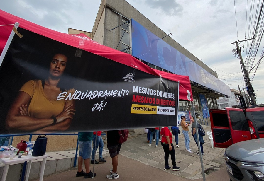 A motiva&ccedil;&atilde;o &eacute; a aus&ecirc;ncia de propostas do governo para o enquadramento das profissionais no plano de carreira do magist&eacute;rio