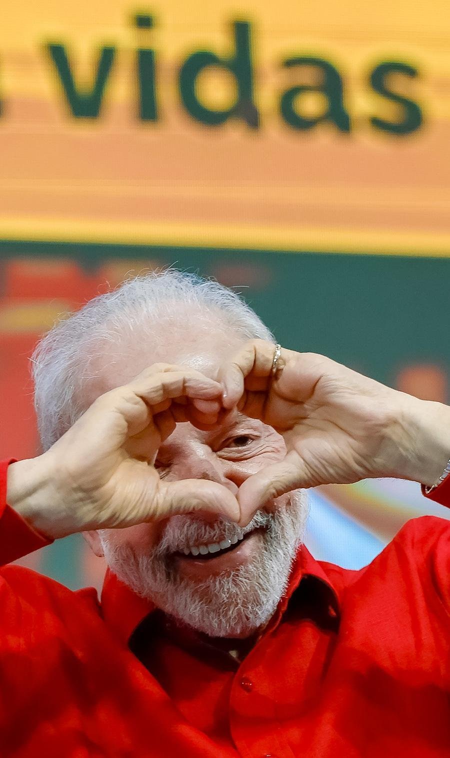 Coment&aacute;rio de Lula tirou risos das pessoas que acompanhavam o discurso em cerim&ocirc;nia de comemora&ccedil;&atilde;o do dia dos professores, no Rio de Janeiro