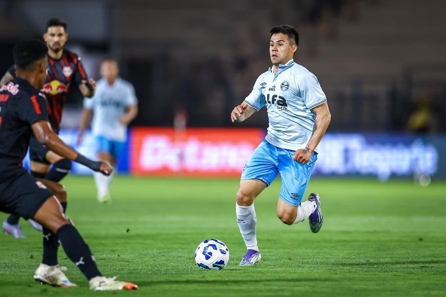 Aravena foi titular na derrota para o Bragantino por 1 a 0