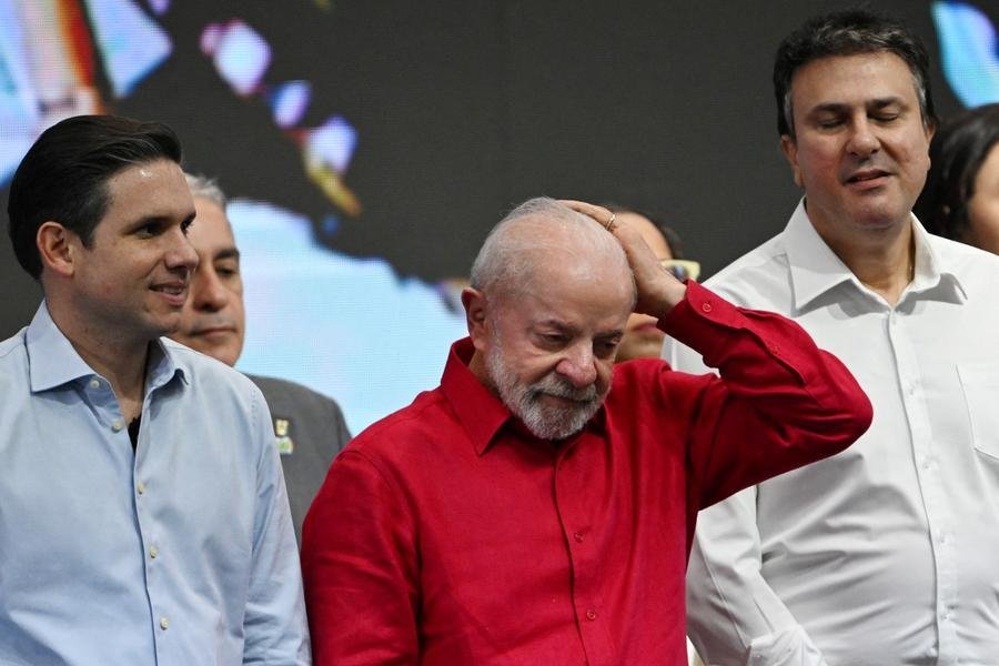 Os dois chegaram a sorrir durante os gritos contra a anistia