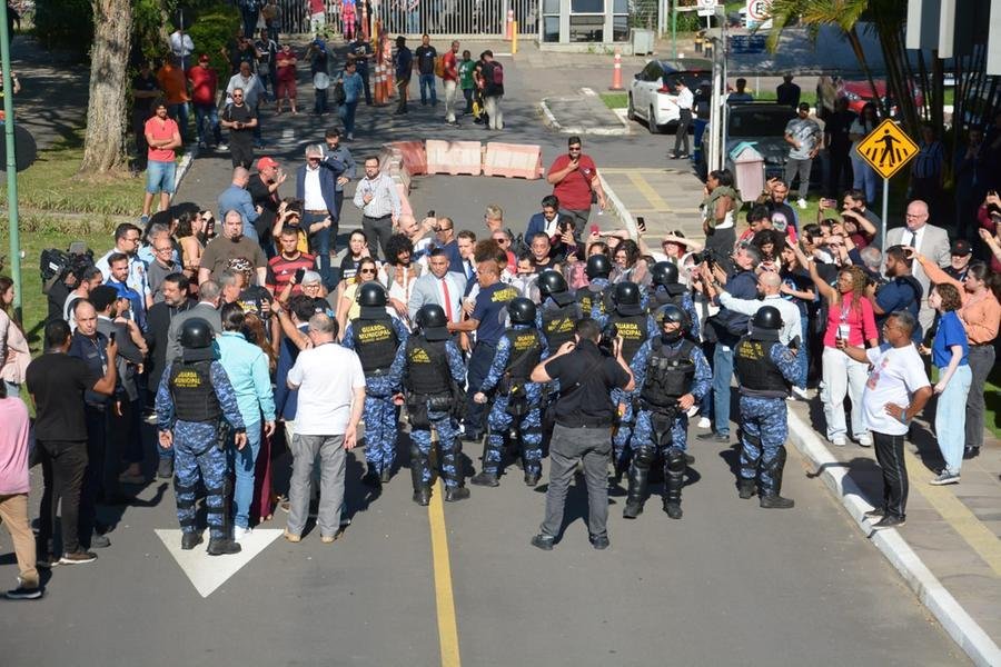 C&acirc;mara de Porto Alegre foi palco de tumulto no dia 15 de outubro