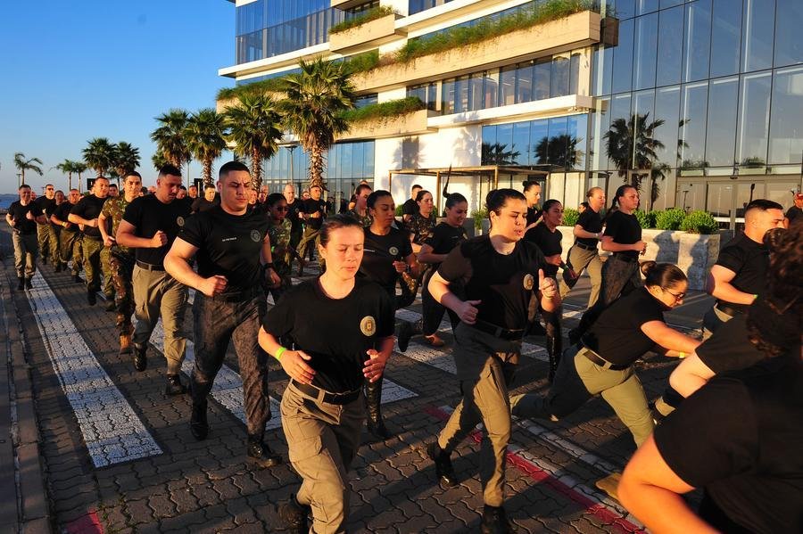 Centenas de policiais militares e for&ccedil;as de seguran&ccedil;a da Capital participaram do percurso