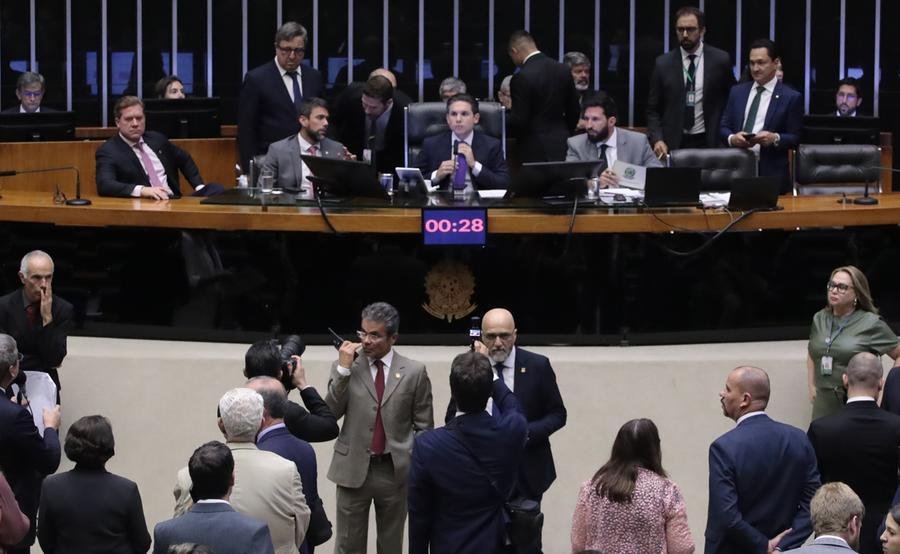 Hugo Motta, presidente da C&acirc;mara, afirmou necessidade em se votar a PEC, mas n&atilde;o deu datas