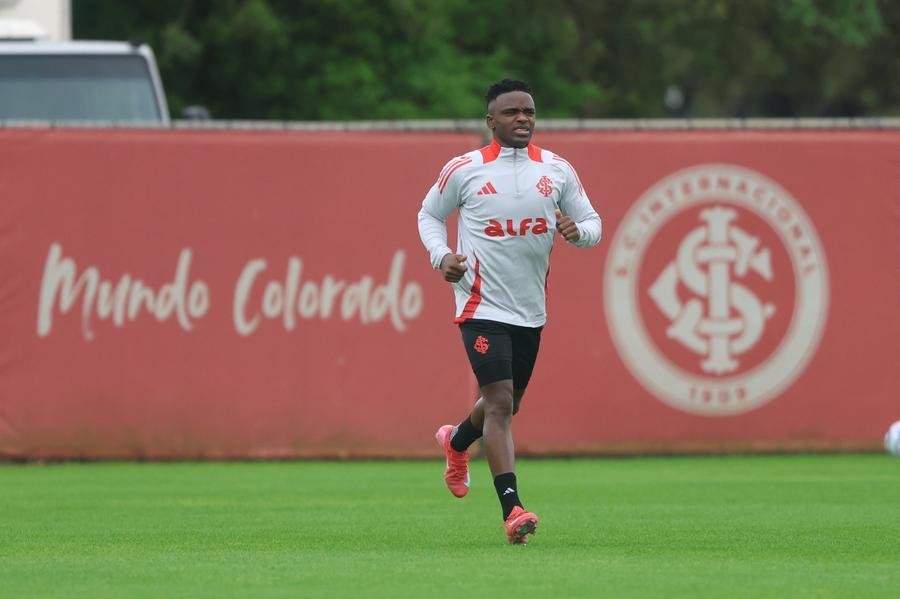 Carbonero volta ao ataque colorado contra o Sport, neste domingo, no Beira-Rio