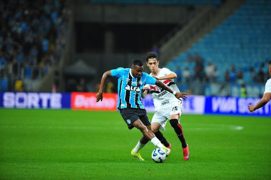 Edenilson dever&aacute; seguir como titular em Salvador