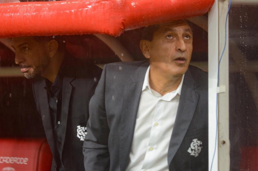 Ram&oacute;n D&iacute;az vai para o quinto jogo no comando do Inter no domingo