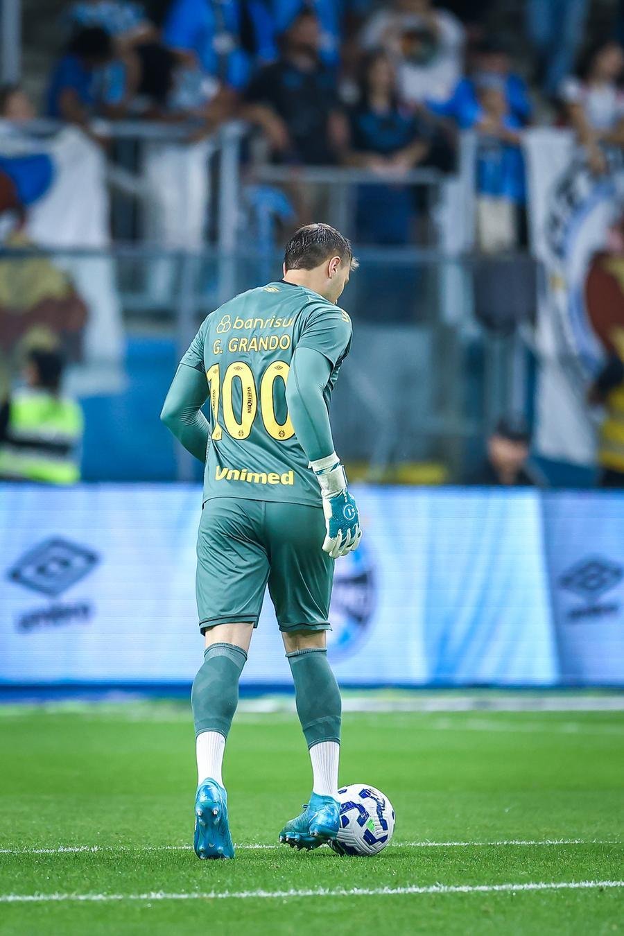Gabriel Grando atuou com a camisa 100 diante do S&atilde;o Paulo