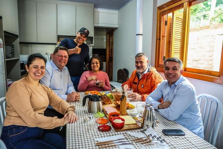 Fam&iacute;lia de Canudos do Vale recebeu a moradia de n&uacute;mero 7 mil do programa Compra Assistida