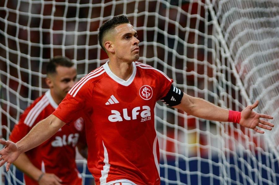 Borr&eacute; abriu o marcador em seu retorno ao time