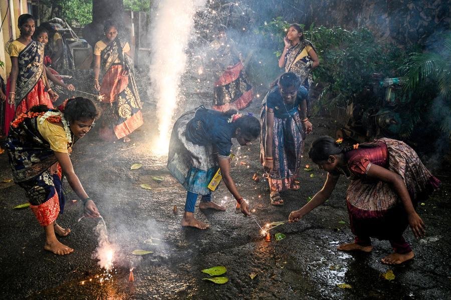 Polui&ccedil;&atilde;o atingiu picos cr&iacute;ticos devido ao uso de fogos de artif&iacute;cio nas celebra&ccedil;&otilde;es do festival hindu de Diwali