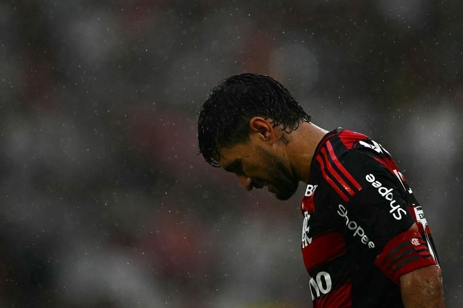 Arrascaeta passou por um momento de tens&atilde;o ao sofrer uma tentativa de assalto