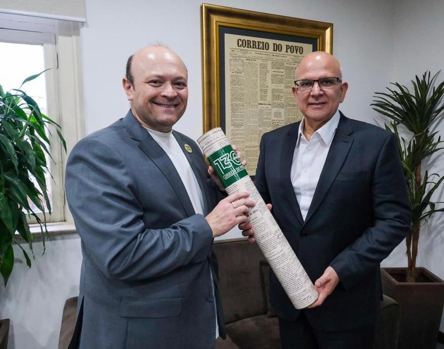 Diretor-presidente Marcelo Dantas recebeu o CEO do grupo Record, Marcus Vin&iacute;cius Vieira, no pr&eacute;dio do Correio do Povo