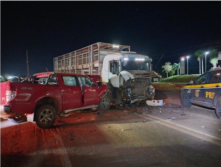 Caminhonete e Caminh&atilde;o se chocaram de frente no km 456 da BR 285, em Iju&iacute;; motorista do primeiro ve&iacute;culo morreu no hospital