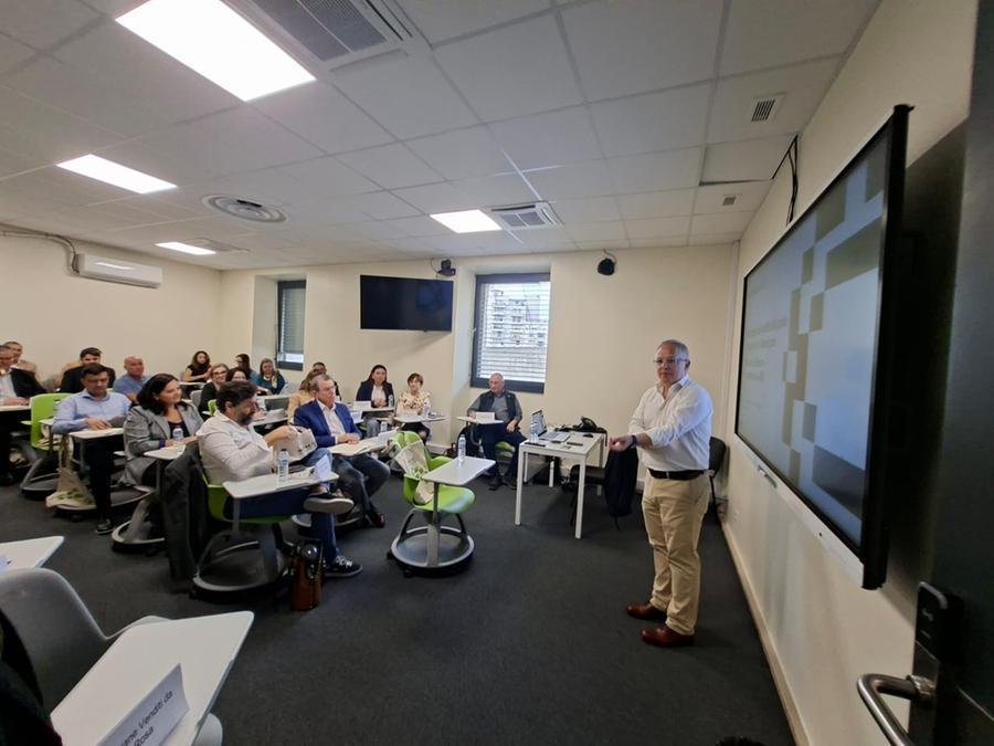 Comitiva empresarial da Fecom&eacute;rcio-RS est&aacute; em Lisboa para aprender sobre o uso da IA