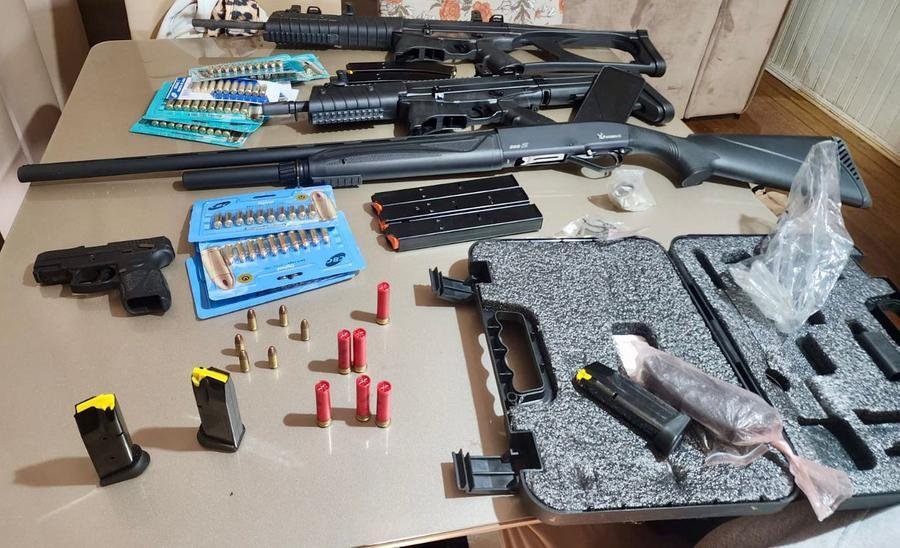 Em Seberi, uma mulher foi presa em flagrante por ocultar armamento de grosso calibre pertencente &agrave; organiza&ccedil;&atilde;o criminosa