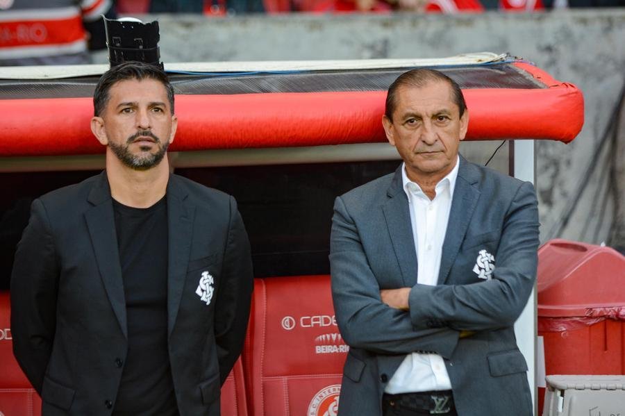 Emiliano e Ram&oacute;n D&iacute;az tem problemas para definir a defesa do Inter para a partida contra o Fluminense