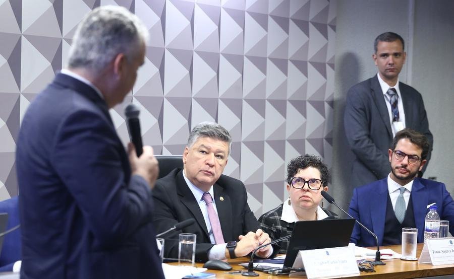 Deputado Alfredo Gaspar (Uni&atilde;o-AL) questiona testemunha