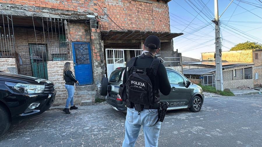 A&ccedil;&atilde;o da PC cumpriu 10 ordens judiciais, entre mandados de pris&atilde;o preventiva e de busca e apreens&atilde;o e cinco pessoas foram presas